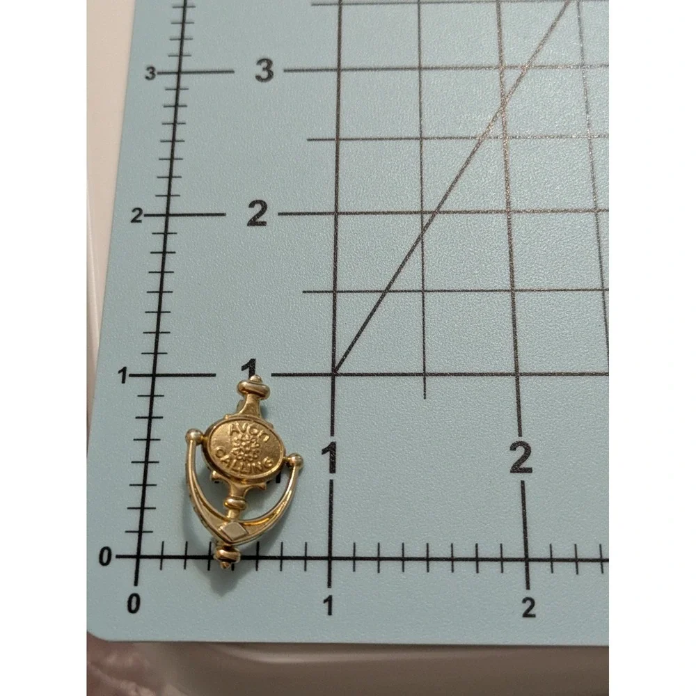 Vintage AVON Calling Doorknocker Brooch In Gold Tone With Movable Knocker Small